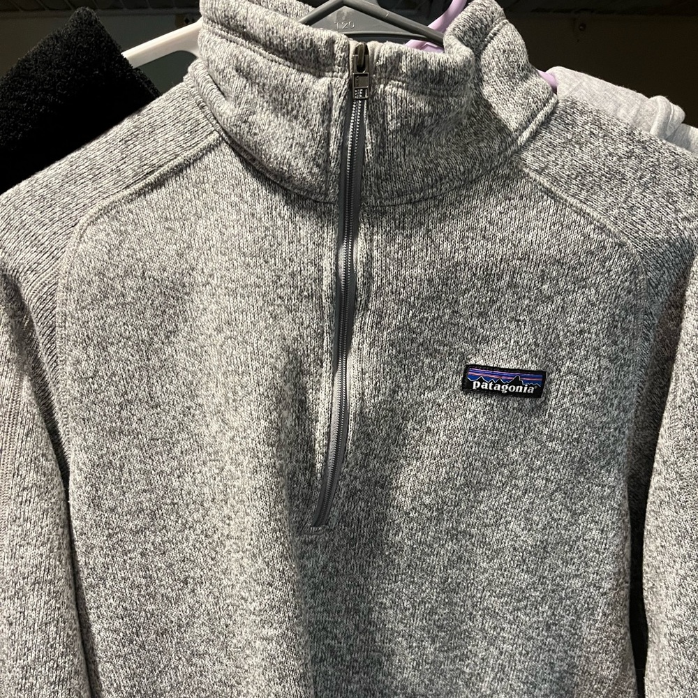 Patagonia women’s large gray pullover zip